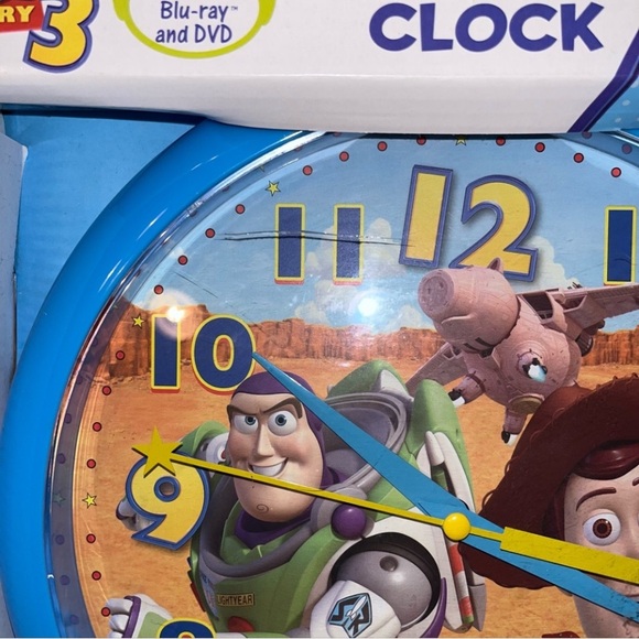 Disney Pixar Toy Story 3 Wall Clock Round 10” Woody Buzz & Hamm BNIB New in Box - Picture 4 of 14